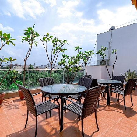 Ahuja Residency Noida Lägenhet Exteriör bild