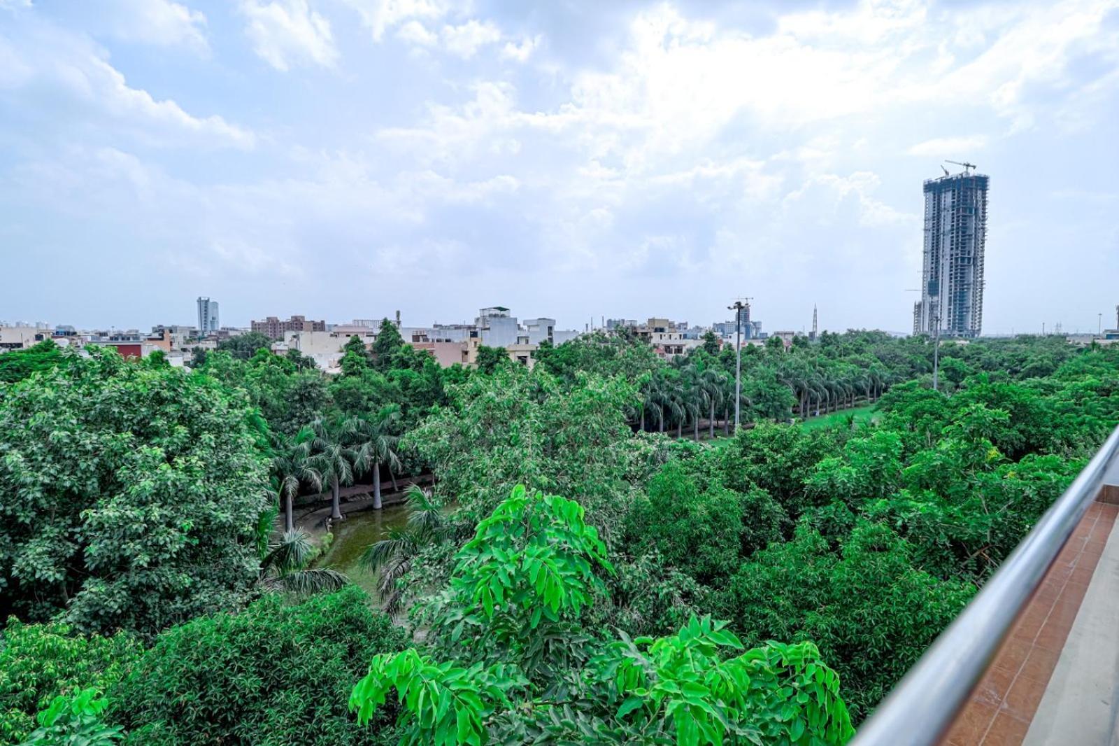 Ahuja Residency Noida Lägenhet Exteriör bild