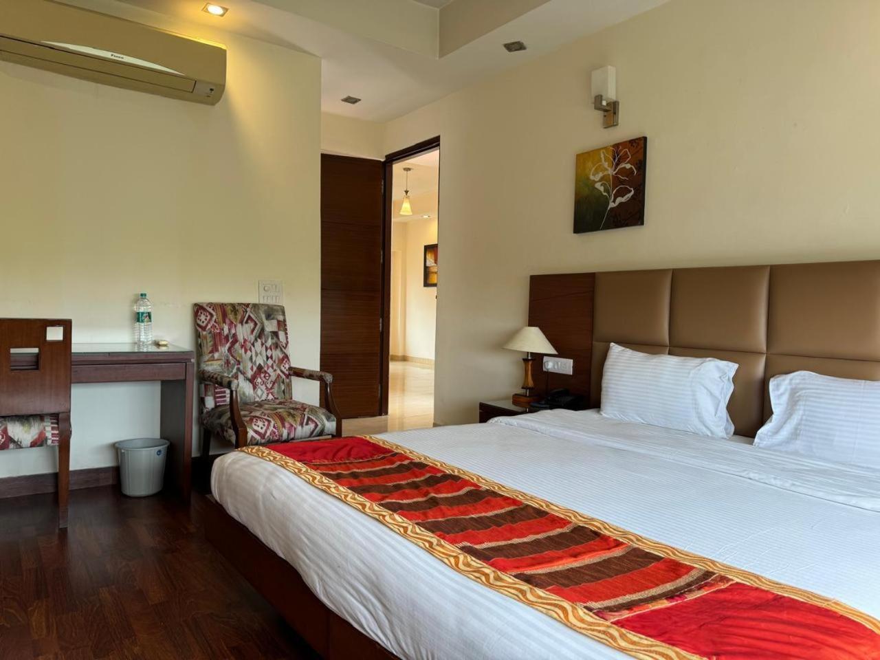 Ahuja Residency Noida Lägenhet Exteriör bild